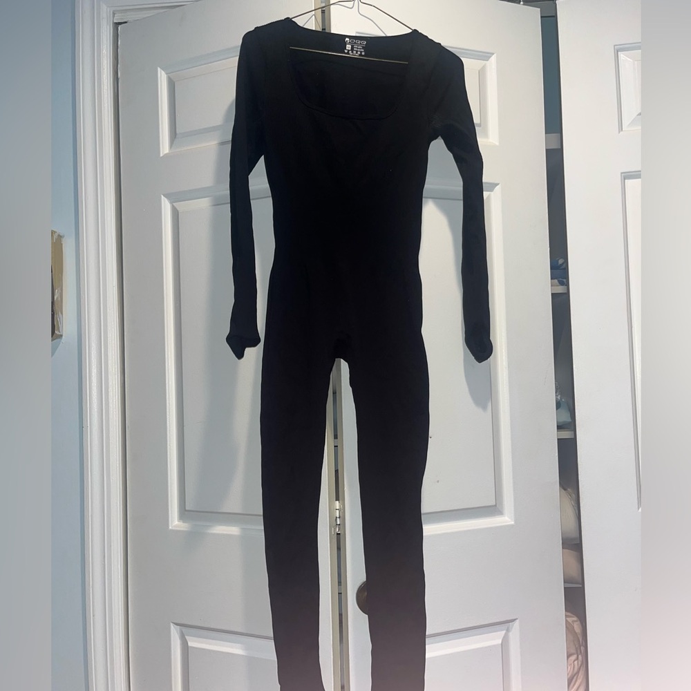 Bundle of 2 romper size M
From Amazon + Pretty little thing
